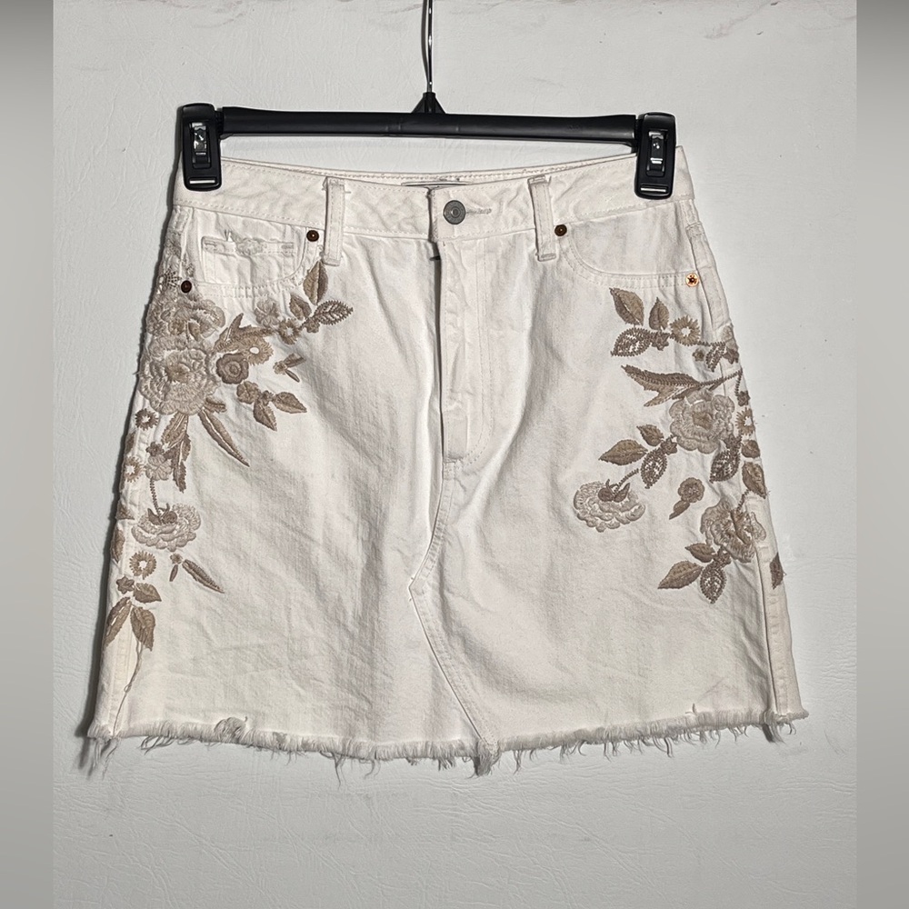 Abercrombie & Fitch White Embroidered Jean Skirt sz 27